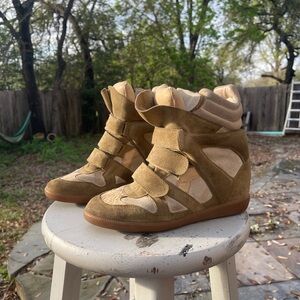 Isabel Marant Bekett high top wedge sneakers
Size 40
Size 9